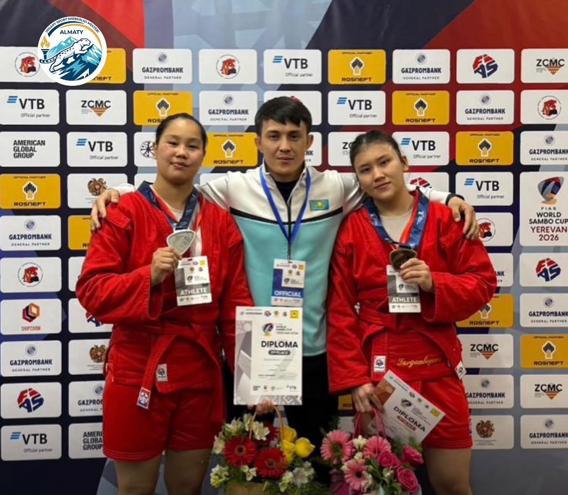 Одну серебряную и одну бронзовую медаль завоевали на Кубке мира по самбо