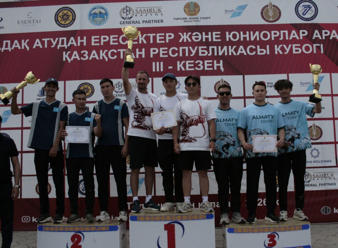 Спортсмены ШВСМ завоевали одну серебряную и две бронзовые медали на III этапе Кубка РК по стрельбе из лука